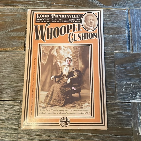 House of Marbles Lord Phartwell's Whoopee Cushion🖤 - Picture 3 of 4